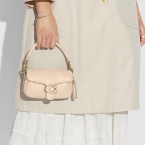 COACH Pillow Tabby 18